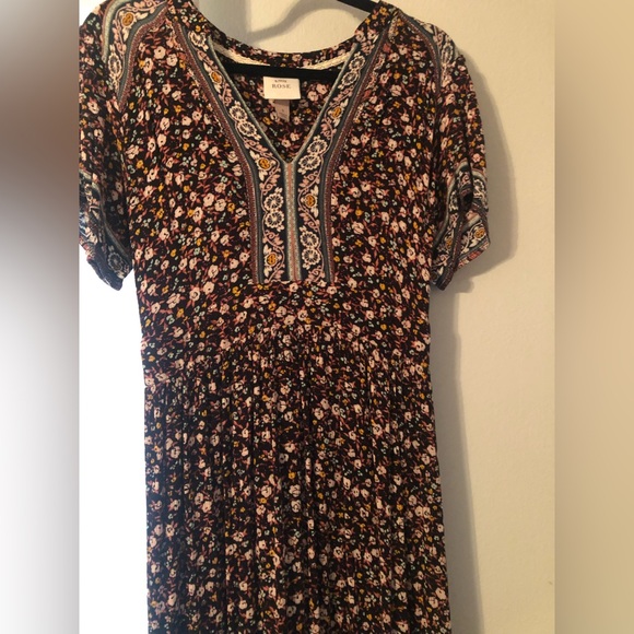 Floral Short Sleeve Dress - Picture 1 of 3